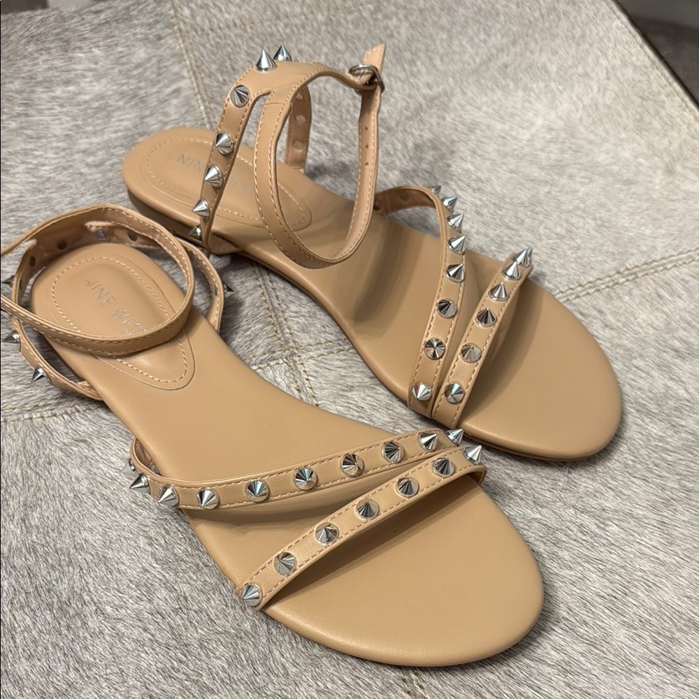 Nine West Brand New Size 8 Studded Tan Sandals